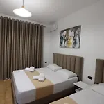 מלון De