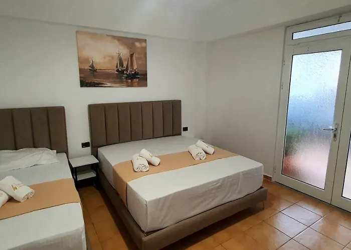Hotel De *