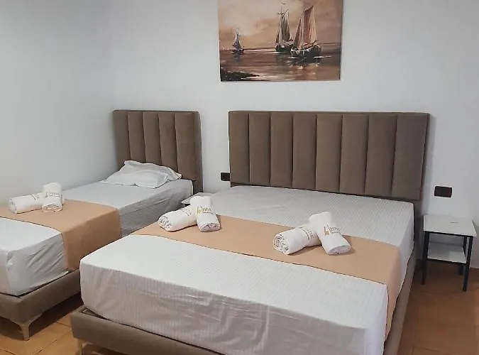 Hotel De *