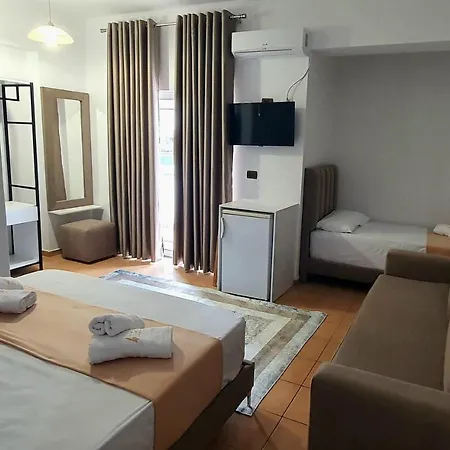 Hotel De *