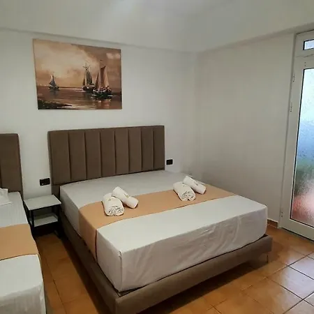 Hotel De *