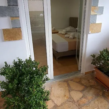 Hotel De *